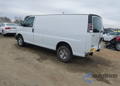 2015 Chevrolet Express 2500 Work Van z USA, uszkodzony, nr VIN 1GCWGFCF4F1228191